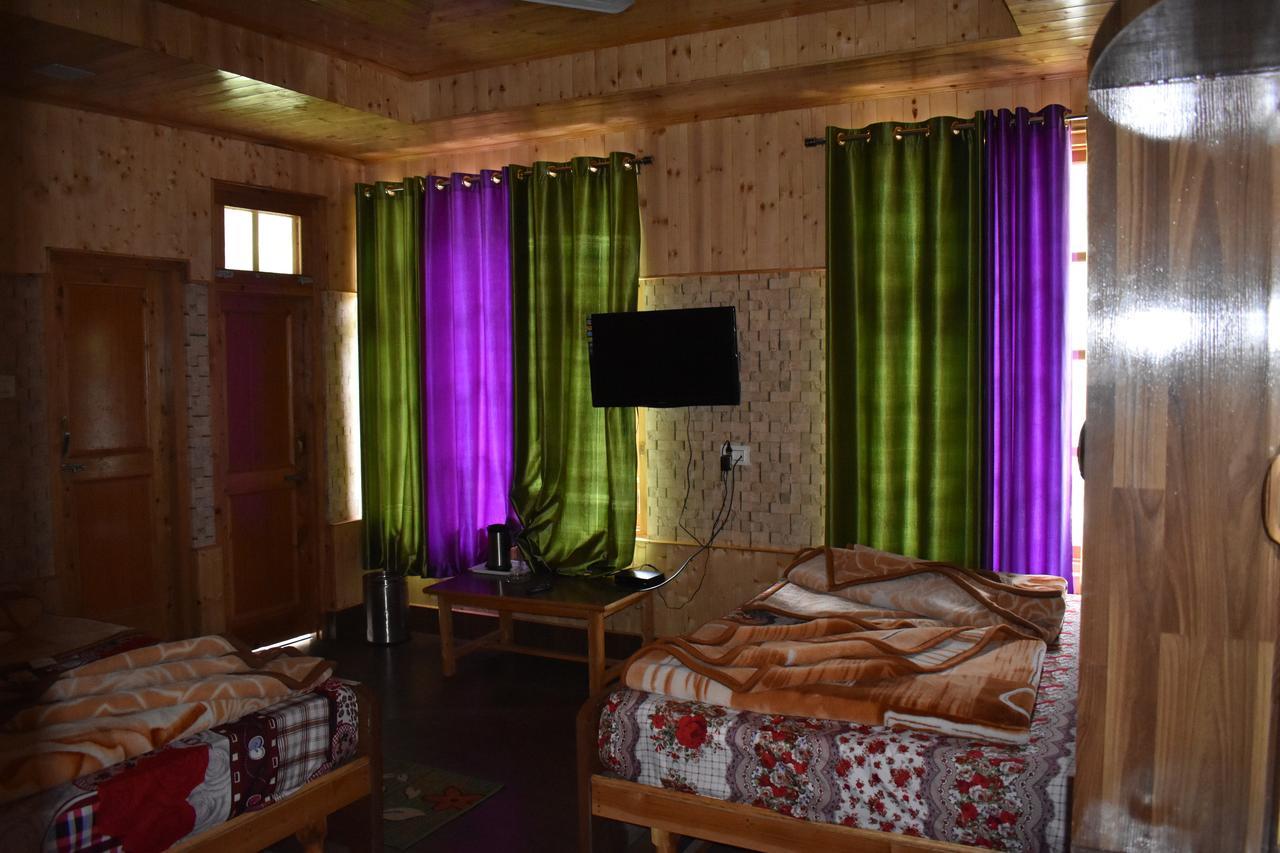 White House Kasol Hotel Exterior photo